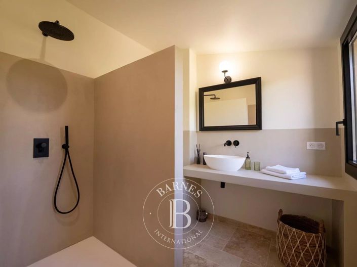 Image No.15-5 Bed House for sale