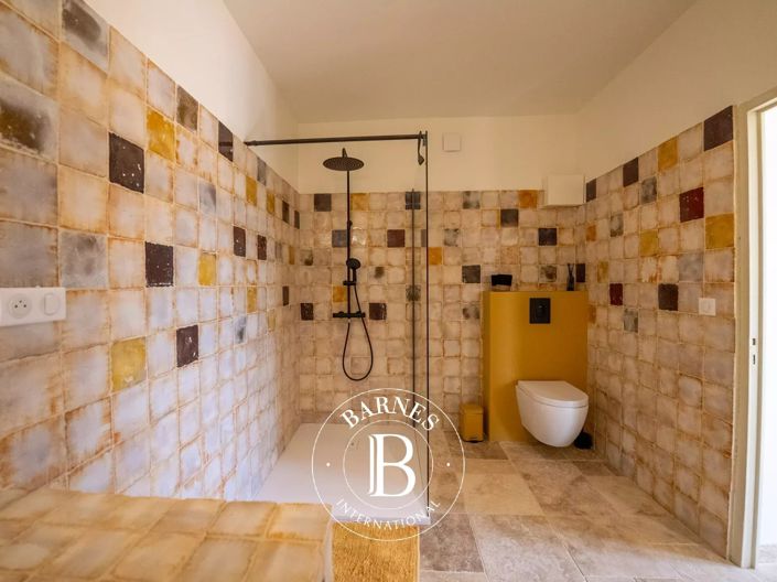 Image No.17-5 Bed House for sale
