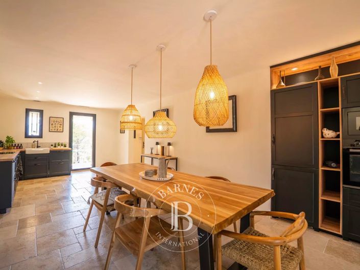 Image No.8-5 Bed House for sale