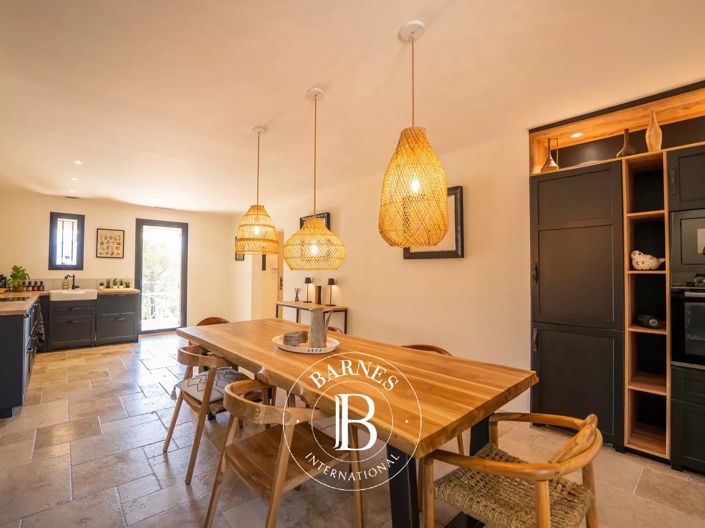 Image No.8-5 Bed House for sale