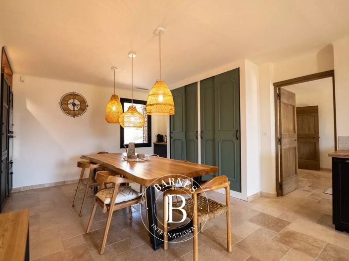 Image No.9-5 Bed House for sale