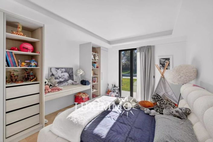 Image No.10-5 Bed House for sale