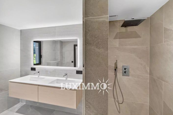 Image No.11-5 Bed House for sale