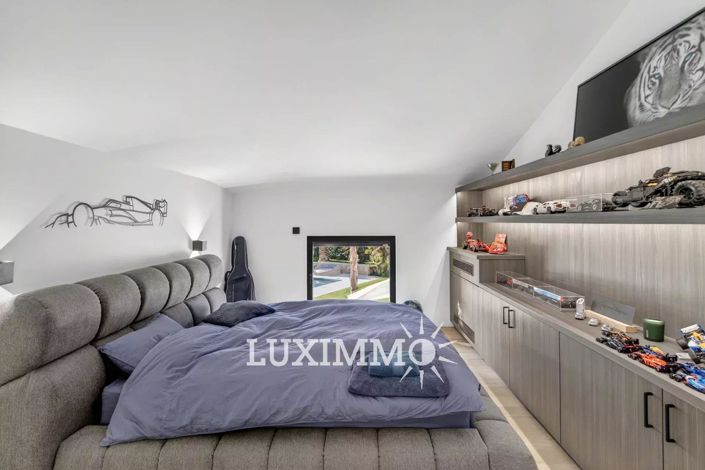 Image No.12-5 Bed House for sale