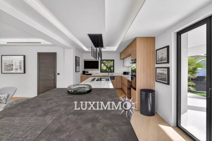 Image No.7-5 Bed House for sale