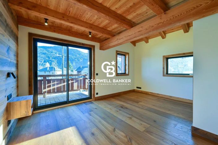 Image No.10-5 Bed House for sale