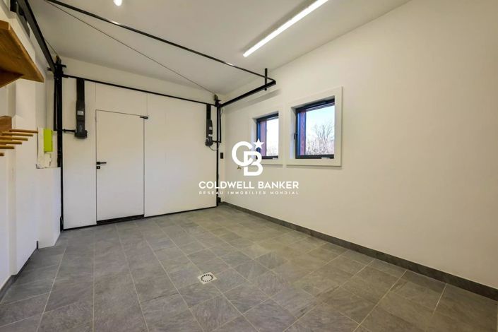 Image No.20-5 Bed House for sale