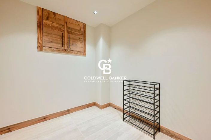 Image No.25-5 Bed House for sale