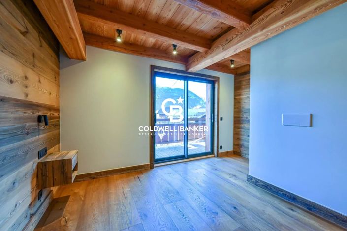 Image No.8-5 Bed House for sale