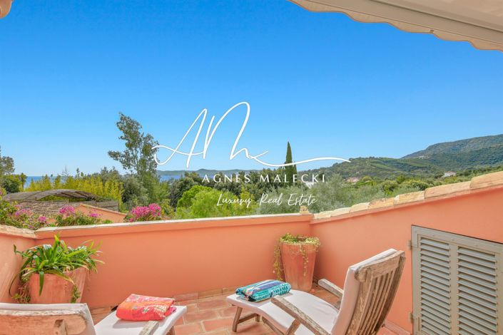 Image No.18-6 Bed House for sale