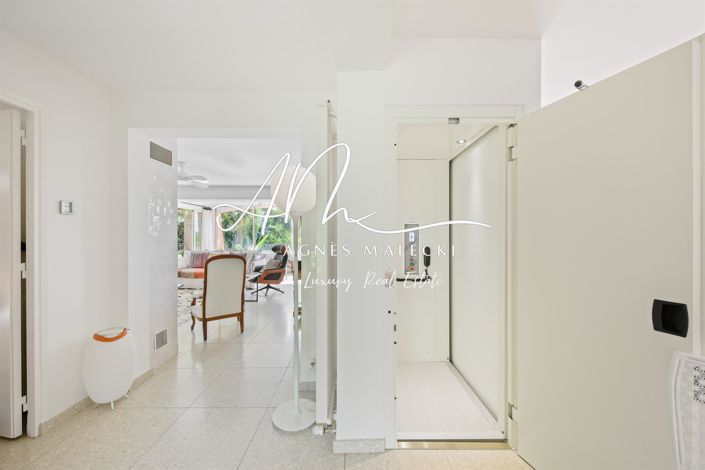 Image No.6-6 Bed House for sale