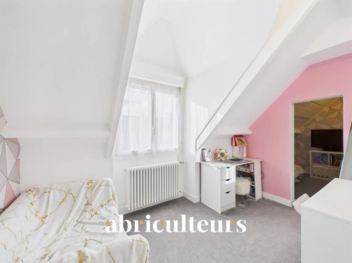 Image No.10-5 Bed House for sale