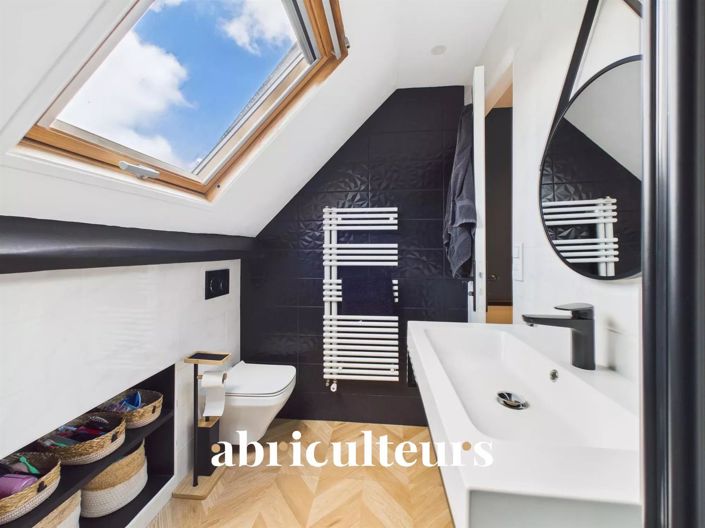 Image No.11-5 Bed House for sale