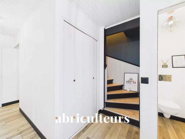 Image No.3-5 Bed House for sale