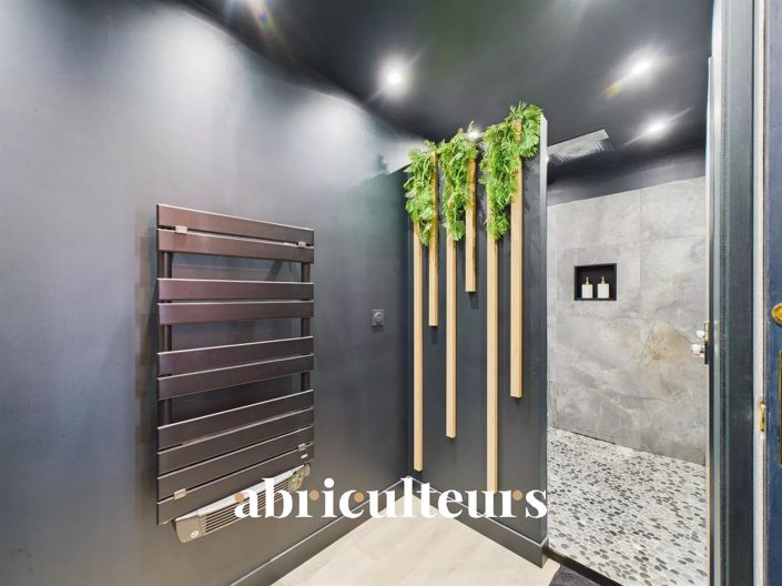 Image No.6-5 Bed House for sale