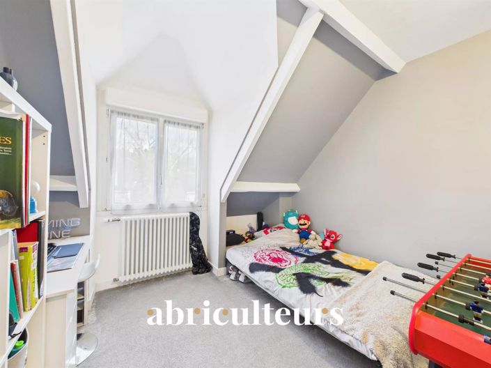 Image No.8-5 Bed House for sale