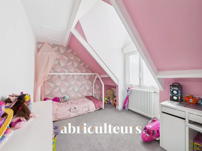 Image No.9-5 Bed House for sale