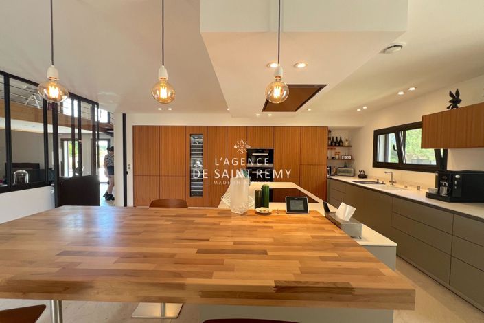 Image No.2-5 Bed House for sale