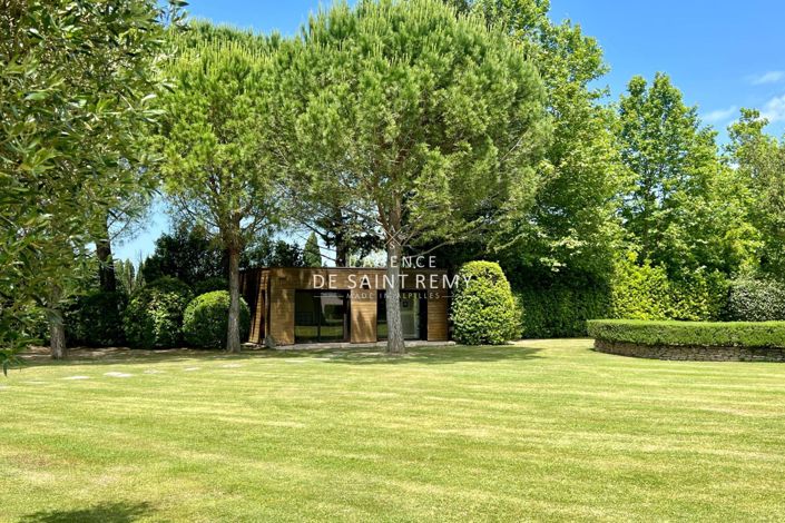 Image No.8-5 Bed House for sale