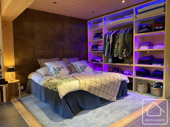 Image No.11-5 Bed Property for sale