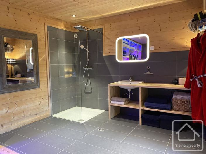 Image No.15-5 Bed Property for sale