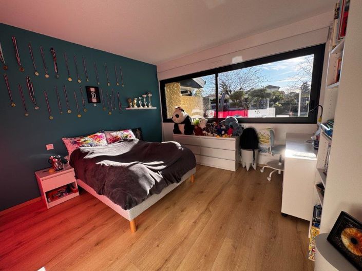 Image No.11-3 Bed House for sale