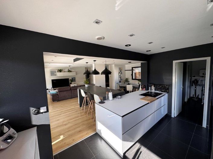 Image No.2-3 Bed House for sale