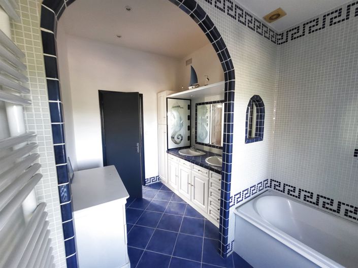 Image No.11-4 Bed House for sale