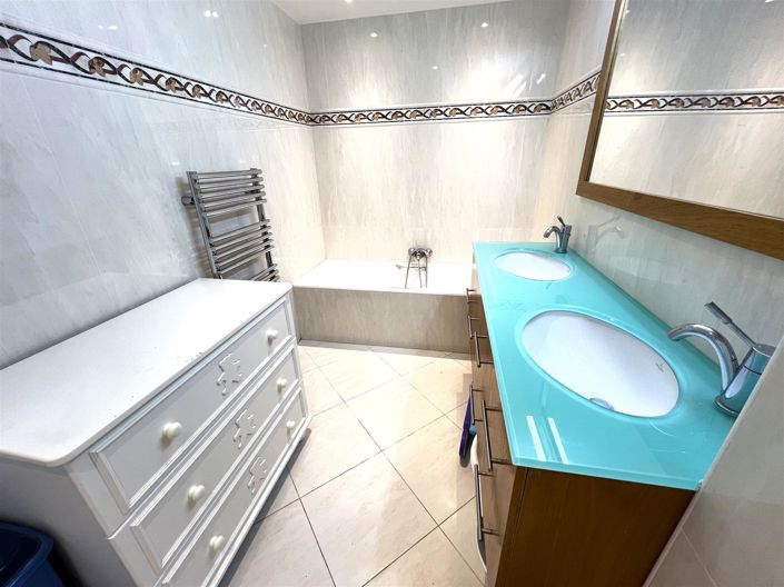 Image No.7-2 Bed House for sale