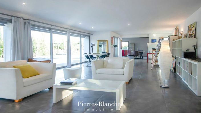 Image No.2-3 Bed House for sale