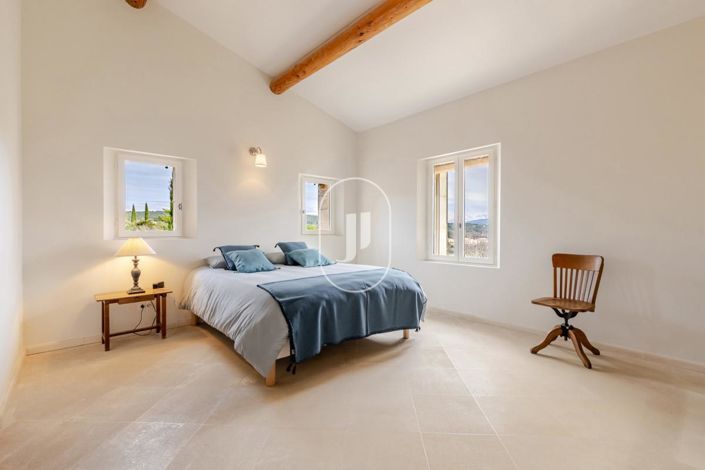 Image No.10-3 Bed House for sale