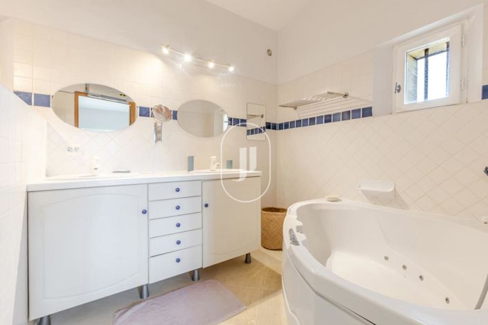 Image No.12-3 Bed House for sale