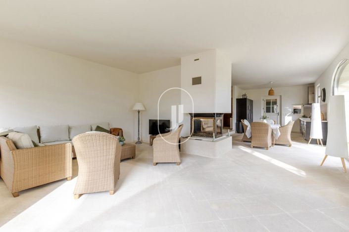 Image No.8-3 Bed House for sale