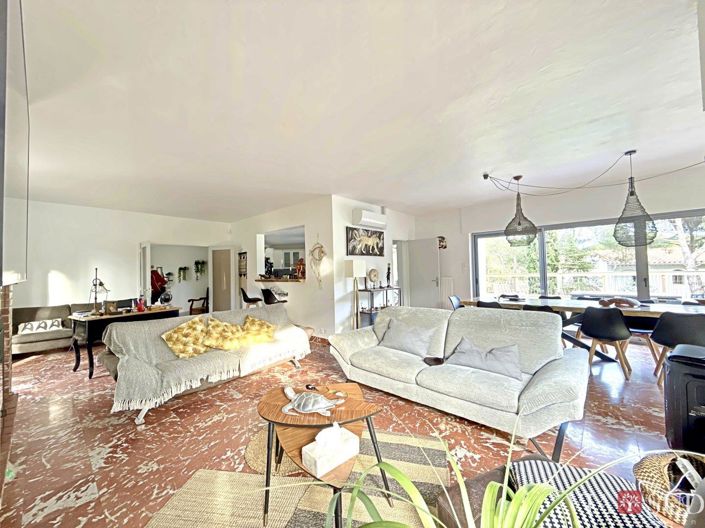 Image No.5-4 Bed Property for sale