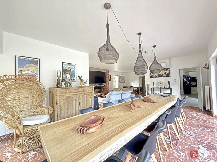 Image No.6-4 Bed Property for sale