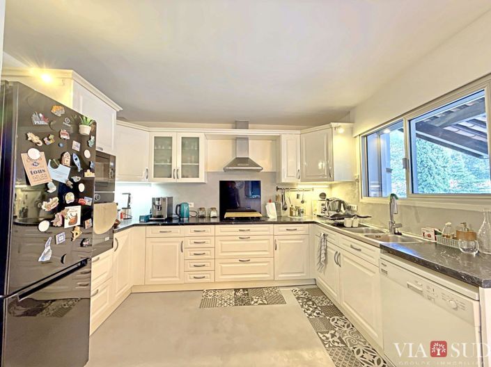 Image No.7-4 Bed Property for sale