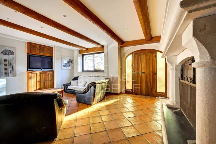 Image No.6-5 Bed House for sale