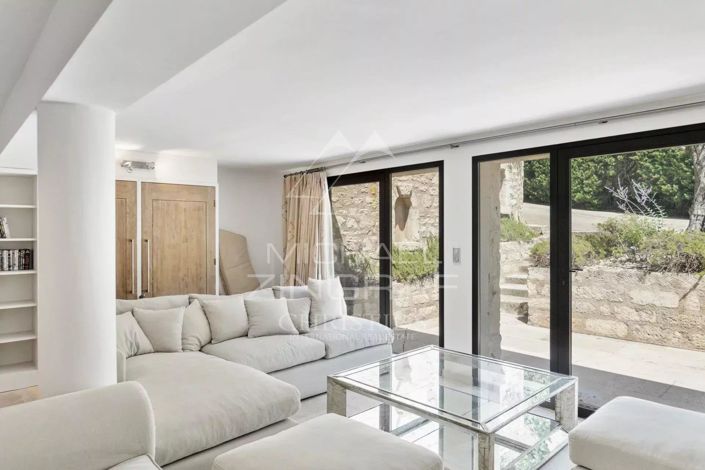 Image No.10-7 Bed House for sale