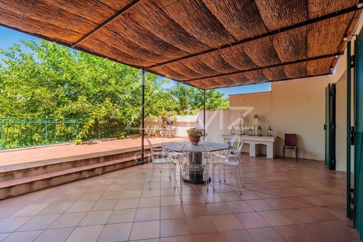 Image No.3-4 Bed House for sale