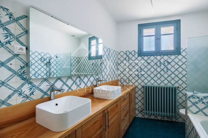 Image No.8-4 Bed House for sale