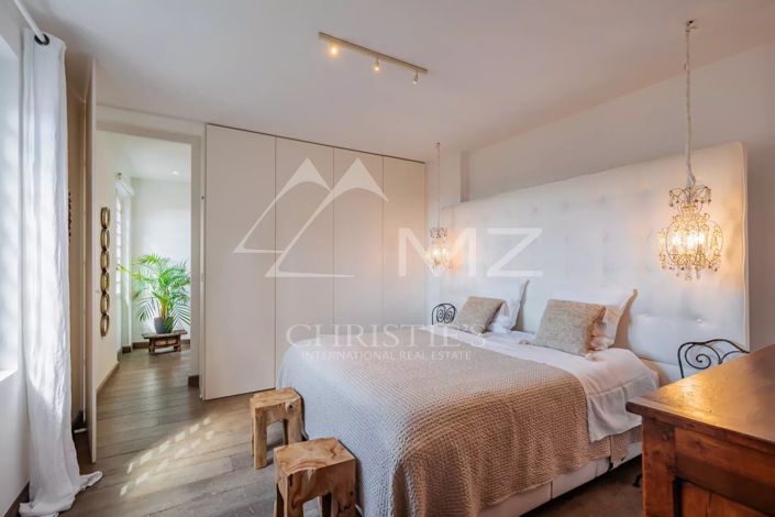 Image No.14-7 Bed House for sale