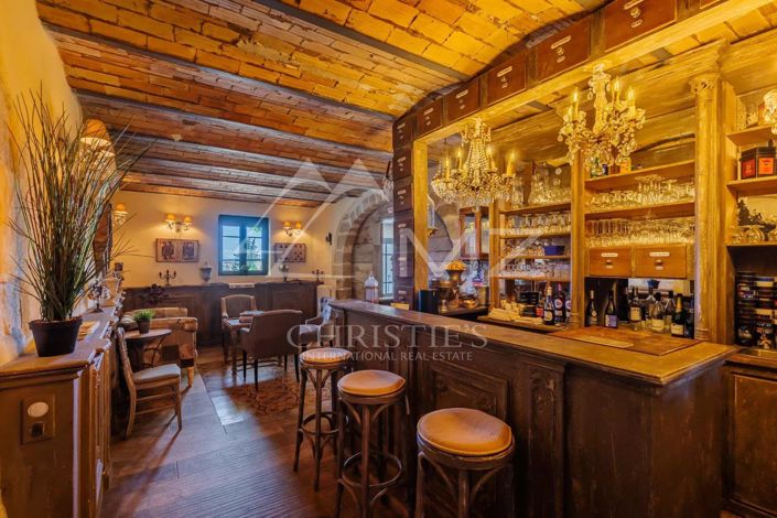 Image No.7-7 Bed House for sale