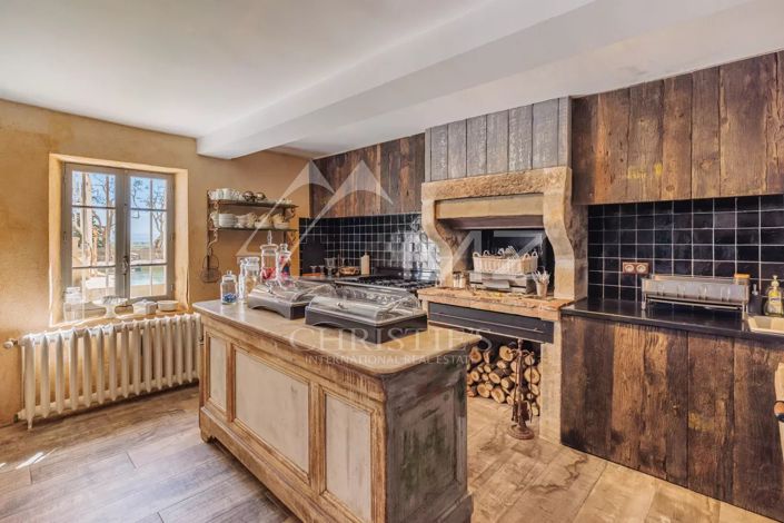 Image No.8-7 Bed House for sale