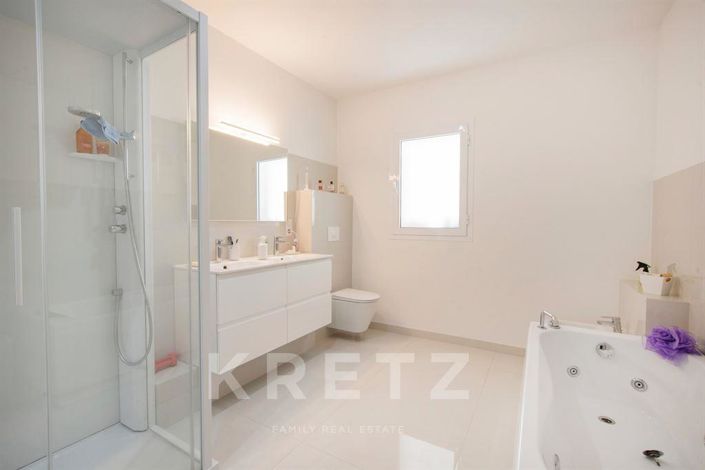 Image No.13-3 Bed Apartment for sale