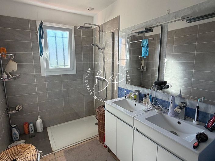 Image No.10-3 Bed House for sale