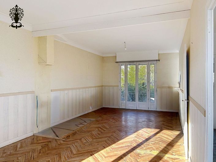 Image No.2-5 Bed House for sale