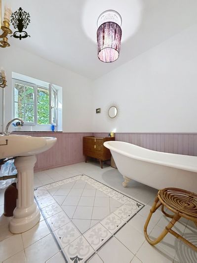 Image No.7-5 Bed House for sale