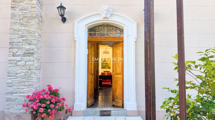 Image No.2-6 Bed House for sale