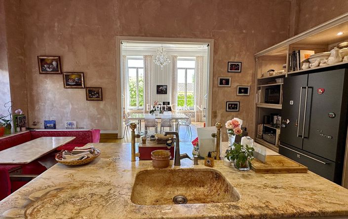 Image No.5-5 Bed Property for sale