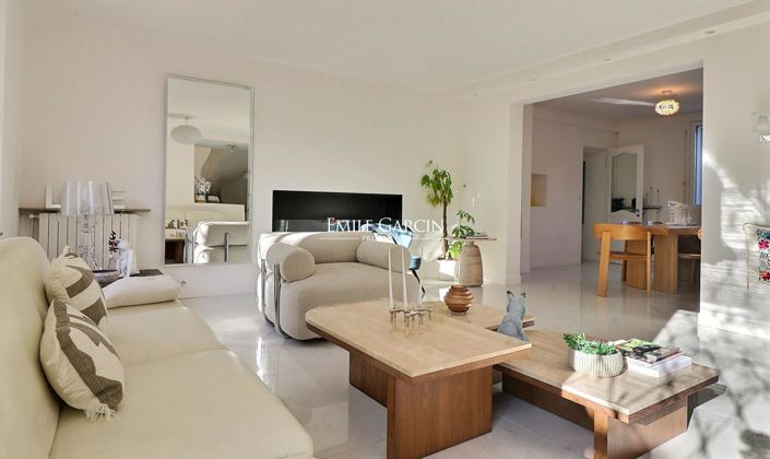 Image No.2-4 Bed Property for sale